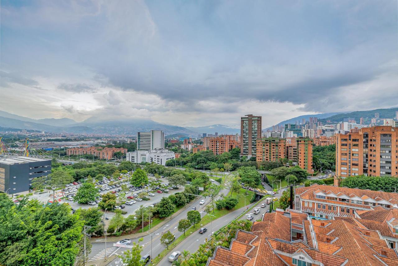 Aptos Alcazar Oviedo By Housy Host Медельин Экстерьер фото