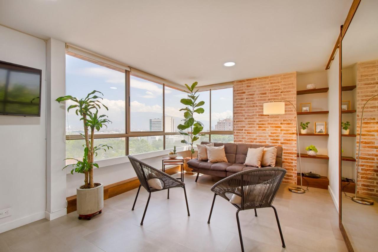 Aptos Alcazar Oviedo By Housy Host Медельин Экстерьер фото